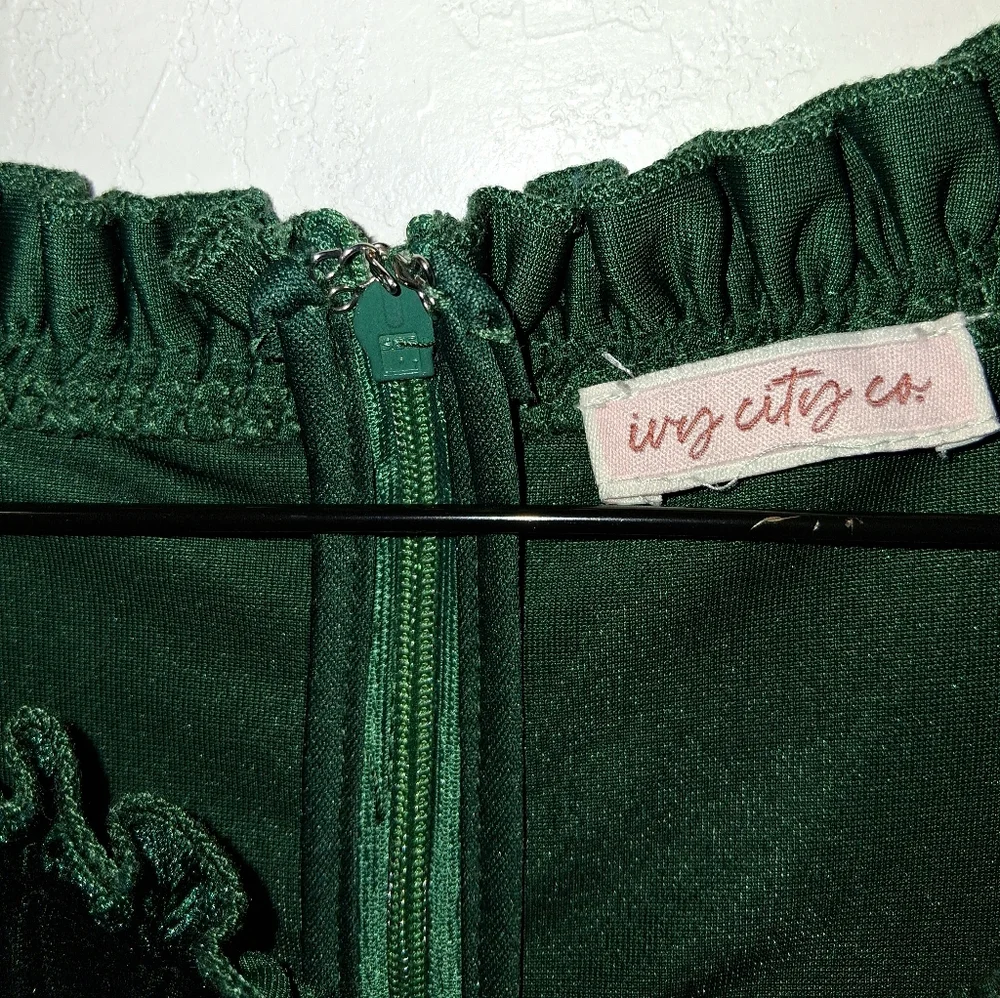 IVY CITY CO Cleopatra Emerald Velvet Dress - Picture 8 of 9